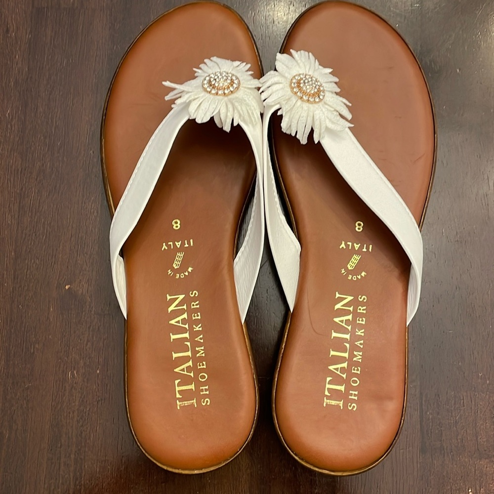 Italian Shoemakers, white flip flops. Size 8. Made in Italy